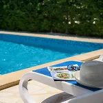 Beautiful Lakora With Pool In Porec * Kirmenjak