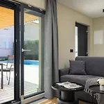 Beautiful Lakora With Pool In Porec Vila Kirmenjak