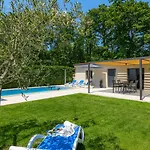 Vila Beautiful Lakora With Pool In Porec Kirmenjak