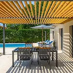 Vila Beautiful Lakora With Pool In Porec *
