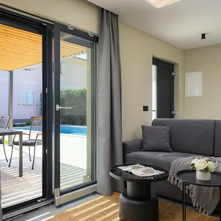 Beautiful Lakora With Pool In Porec Вилла