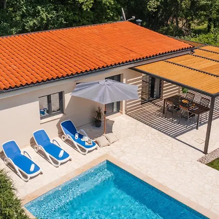 Beautiful Lakora With Pool In Porec Vila Kirmenjak