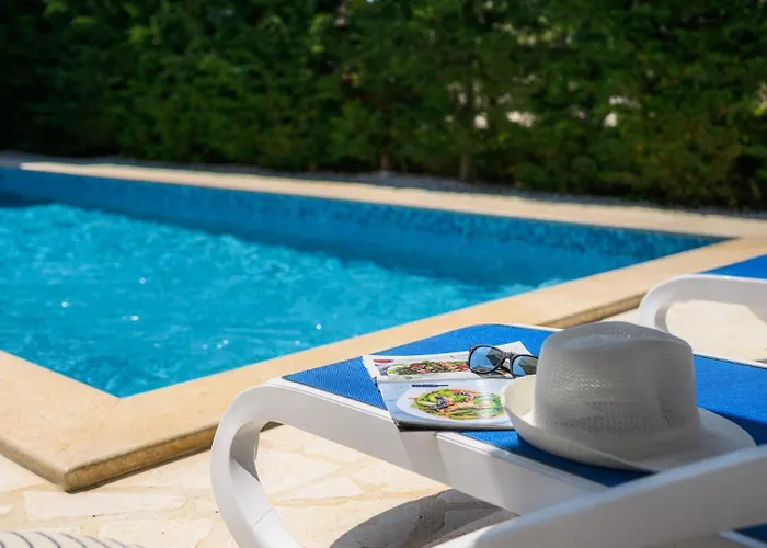 Beautiful Lakora With Pool In Porec * Kirmenjak