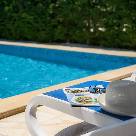 Beautiful Lakora With Pool In Porec * Kirmenjak