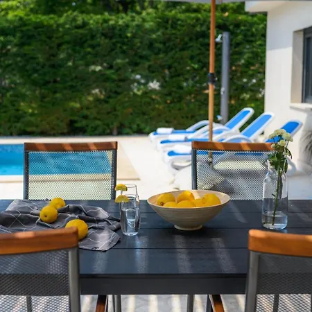 Beautiful Lakora With Pool In Porec Villa *