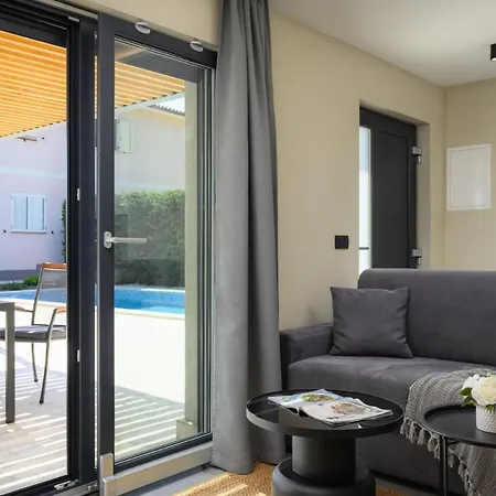 Beautiful Lakora With Pool In Porec Villa Kirmenjak