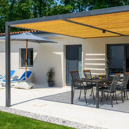 Villa Beautiful Lakora With Pool In Porec