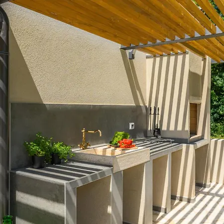 Beautiful Lakora With Pool In Porec Villa Kirmenjak