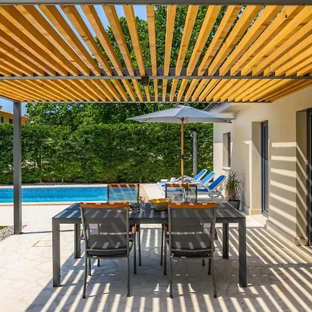 Villa Beautiful Lakora With Pool In Porec *